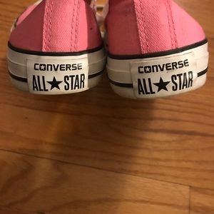 Women’s Pink converse
